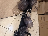 Lamp waarvan 2 bollen kapot zwart