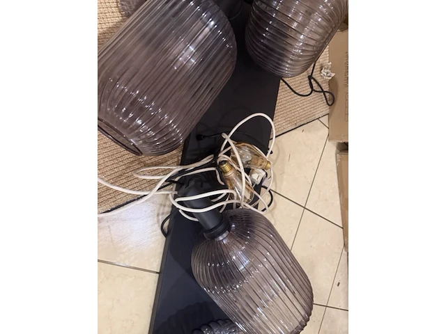 Lamp waarvan 2 bollen kapot zwart - afbeelding 3 van  5
