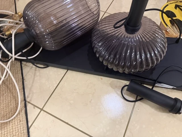 Lamp waarvan 2 bollen kapot zwart - afbeelding 5 van  5