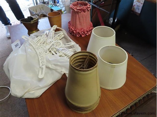 Lampenkapjes, kapstokken en divers - afbeelding 3 van  3