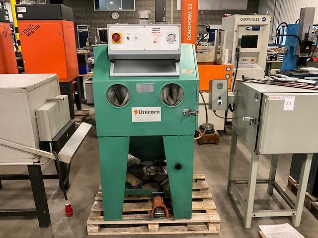 Lampugnani sabbiatruci one straalcabine - afbeelding 1 van  9