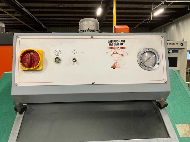 Lampugnani sabbiatruci one straalcabine - afbeelding 3 van  9