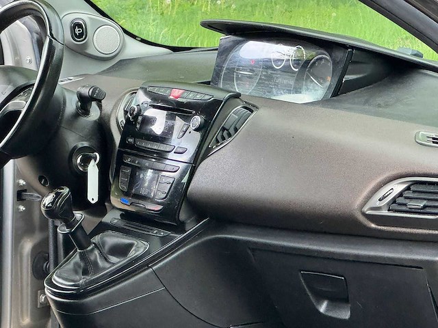 Lancia - 2012 - ypsilon - 1.2 bi-fuel platinum - 59-tjz-9 - afbeelding 7 van  18
