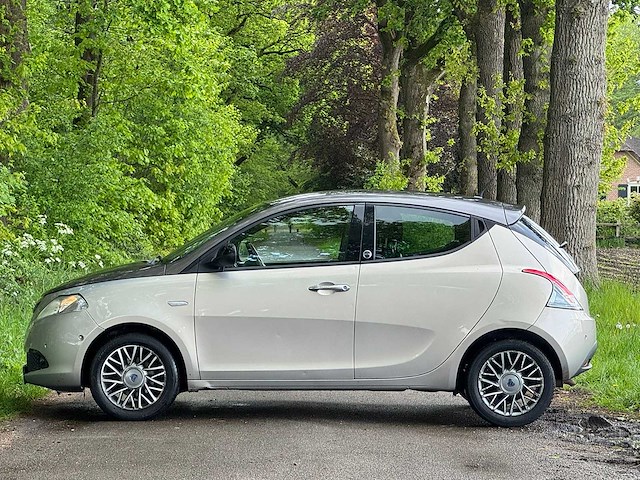 Lancia - 2012 - ypsilon - 1.2 bi-fuel platinum - 59-tjz-9 - afbeelding 11 van  18