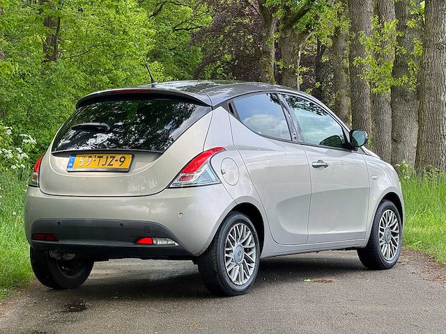 Lancia - 2012 - ypsilon - 1.2 bi-fuel platinum - 59-tjz-9 - afbeelding 16 van  18