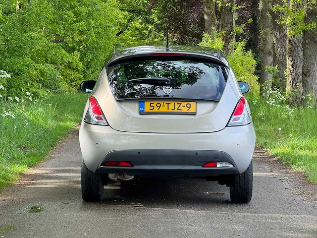 Lancia - 2012 - ypsilon - 1.2 bi-fuel platinum - 59-tjz-9 - afbeelding 17 van  18