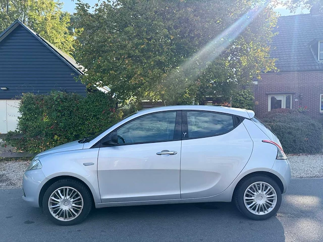 Lancia - 2014 - ypsilon - 0.9 twinair silver + - 3-tnb-99 - afbeelding 8 van  8