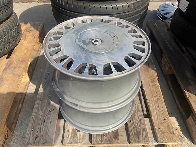 Lancia velg 7jx16h2-39 (2x) - afbeelding 1 van  6