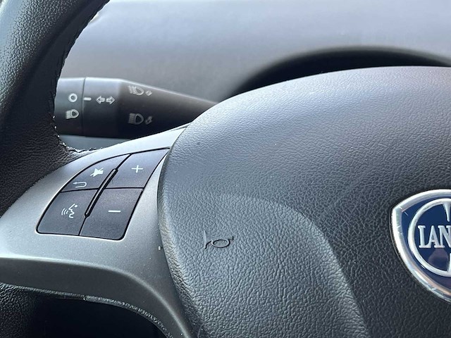 Lancia ypsilon 0.9 ta elefantino + 2014 | 6-xdt-55 - afbeelding 7 van  23