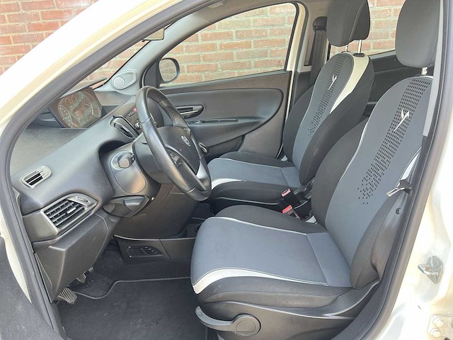 Lancia ypsilon 0.9 ta elefantino + 2014 | 6-xdt-55 - afbeelding 19 van  23