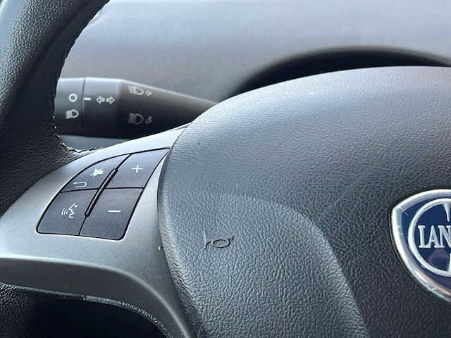 Lancia ypsilon 0.9 ta elefantino + 2014 | 6-xdt-55 - afbeelding 7 van  23