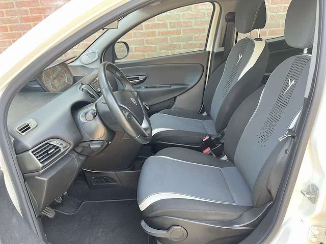 Lancia ypsilon 0.9 ta elefantino + 2014 | 6-xdt-55 - afbeelding 19 van  23