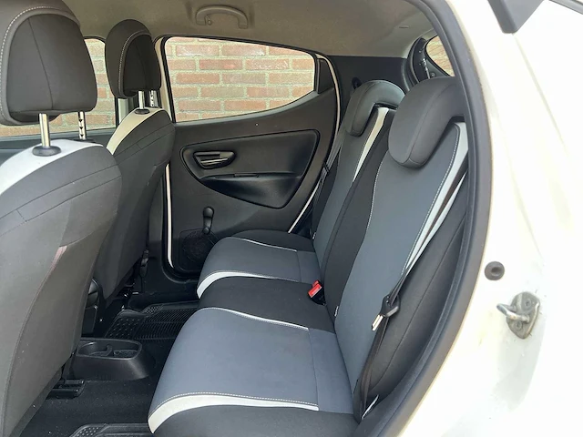 Lancia ypsilon 0.9 ta elefantino + 2014 | 6-xdt-55 - afbeelding 23 van  23