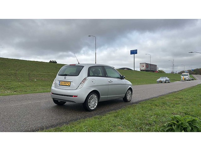 Lancia ypsilon 1.2 argento 2008 | 86-hkp-2 i - afbeelding 9 van  13