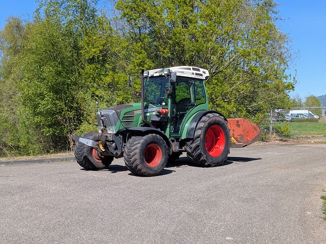 Land- of bosbouwtrekker, fendt, 210 p vario, 2011, met grondbak - afbeelding 1 van  34