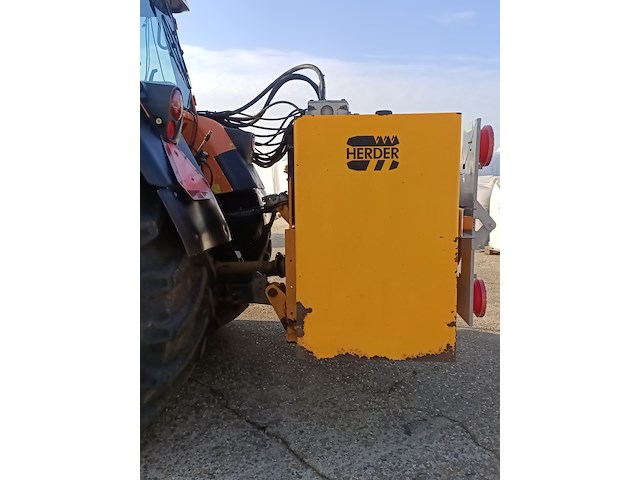 Land- of bosbouwtrekker, fendt, 412 vario met maaiarm herder, 2009 - afbeelding 9 van  53