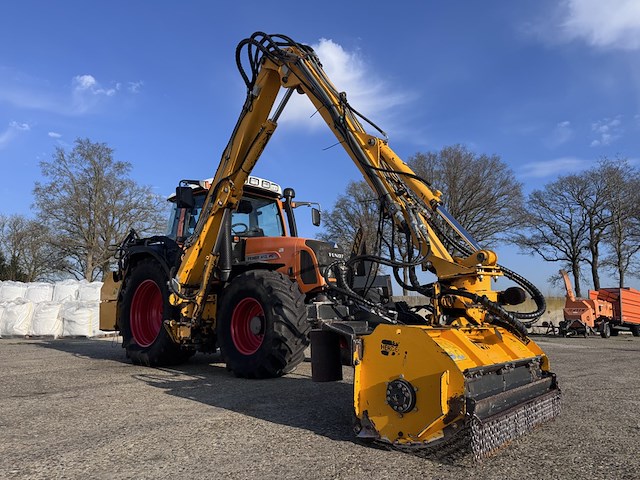 Land- of bosbouwtrekker, fendt, 412 vario met maaiarm herder, 2009 - afbeelding 1 van  53