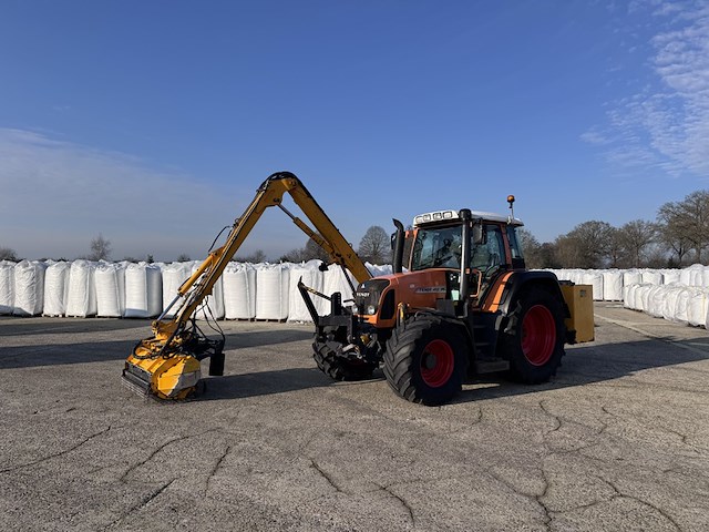 Land- of bosbouwtrekker, fendt, 412 vario met maaiarm herder, 2009 - afbeelding 12 van  53