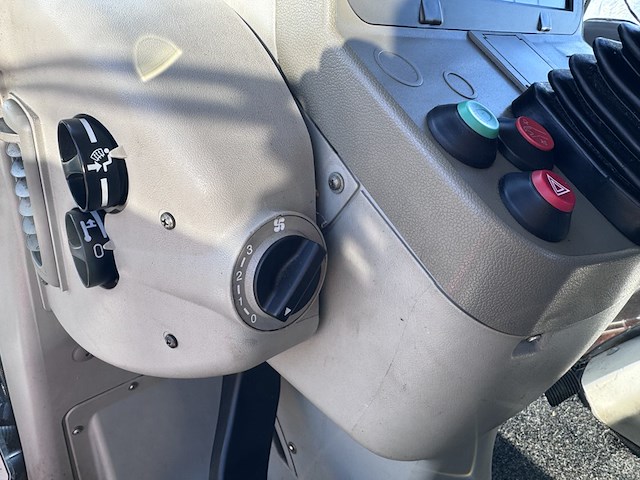 Land- of bosbouwtrekker, fendt, 412 vario met maaiarm herder, 2009 - afbeelding 30 van  53