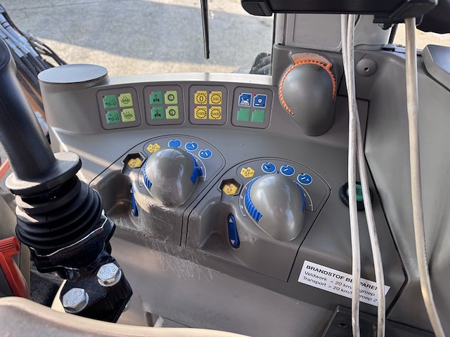 Land- of bosbouwtrekker, fendt, 412 vario met maaiarm herder, 2009 - afbeelding 32 van  53