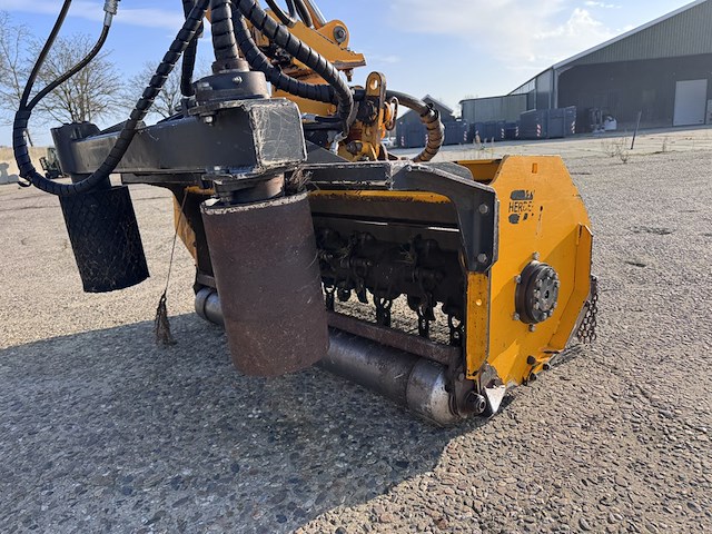 Land- of bosbouwtrekker, fendt, 412 vario met maaiarm herder, 2009 - afbeelding 39 van  53