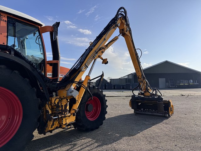 Land- of bosbouwtrekker, fendt, 412 vario met maaiarm herder, 2009 - afbeelding 41 van  53