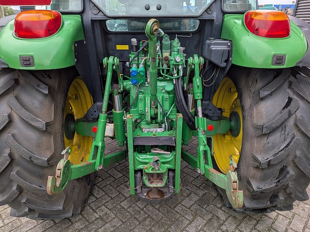Land- of bosbouwtrekker, john deere, 5080r, 2010, met voorlader en schepbak - afbeelding 5 van  37