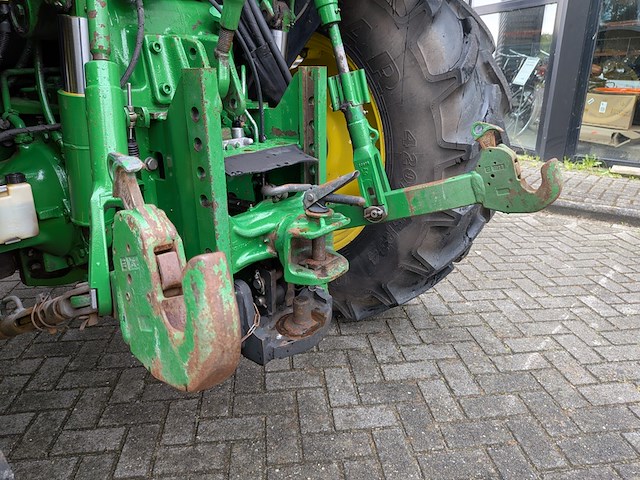 Land- of bosbouwtrekker, john deere, 5080r, 2010, met voorlader en schepbak - afbeelding 8 van  37