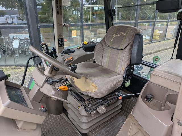 Land- of bosbouwtrekker, john deere, 5080r, 2010, met voorlader en schepbak - afbeelding 16 van  37