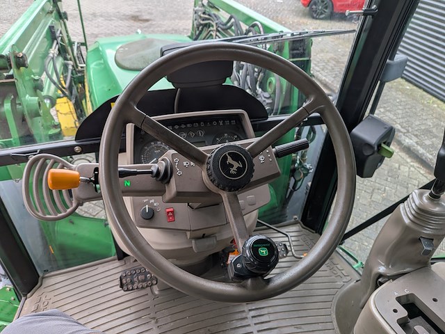 Land- of bosbouwtrekker, john deere, 5080r, 2010, met voorlader en schepbak - afbeelding 17 van  37
