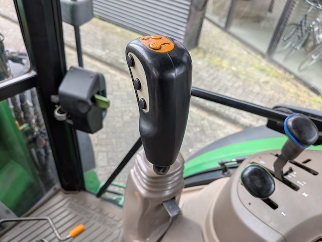 Land- of bosbouwtrekker, john deere, 5080r, 2010, met voorlader en schepbak - afbeelding 21 van  37