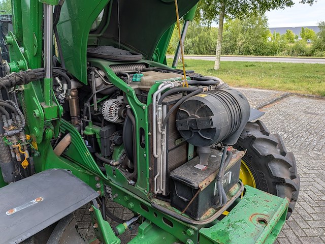 Land- of bosbouwtrekker, john deere, 5080r, 2010, met voorlader en schepbak - afbeelding 30 van  37