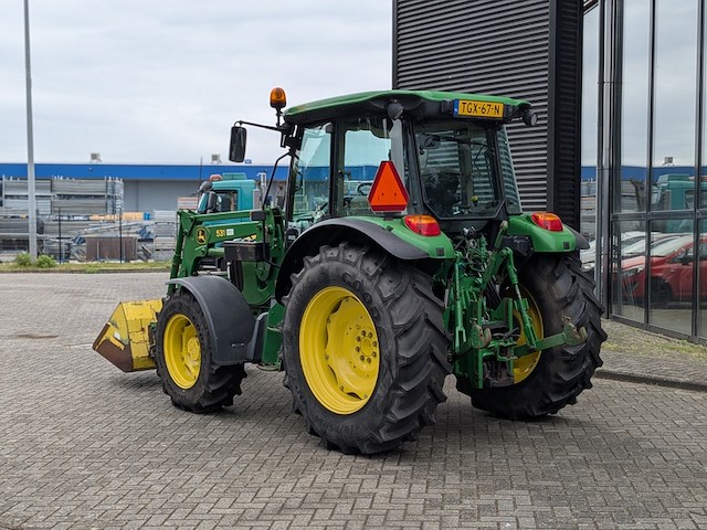 Land- of bosbouwtrekker, john deere, 5080r, 2010, met voorlader en schepbak - afbeelding 23 van  37