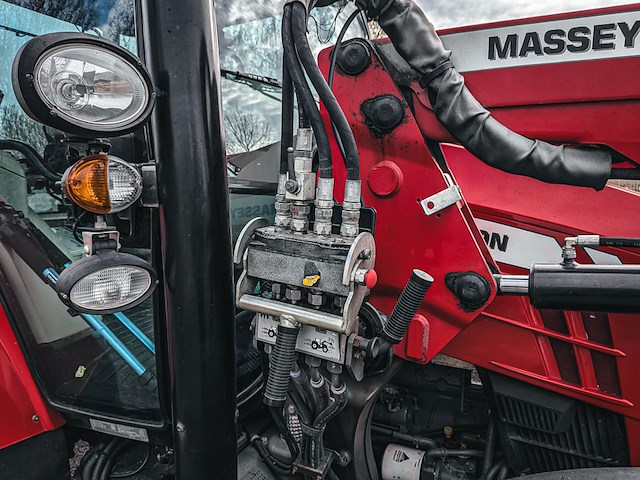 Land- of bosbouwtrekker, massey ferguson, 5435, 2016, met voorlader, ålö mf 946 - afbeelding 13 van  39