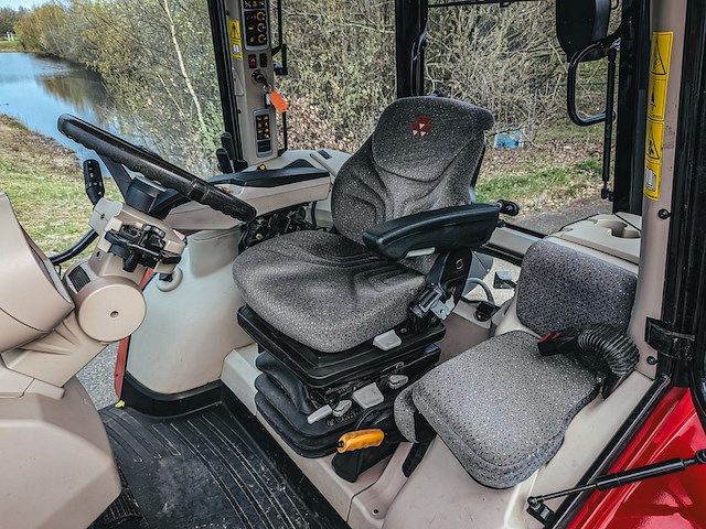 Land- of bosbouwtrekker, massey ferguson, 5435, 2016, met voorlader, ålö mf 946 - afbeelding 18 van  39