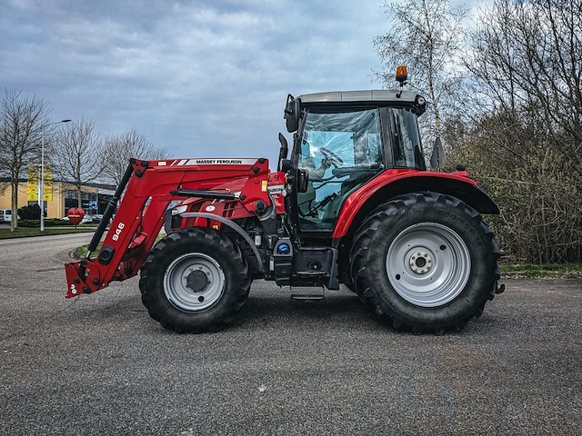 Land- of bosbouwtrekker, massey ferguson, 5435, 2016, met voorlader, ålö mf 946 - afbeelding 12 van  39