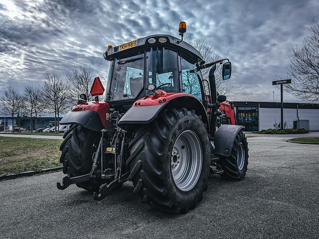Land- of bosbouwtrekker, massey ferguson, 5435, 2016, met voorlader, ålö mf 946 - afbeelding 35 van  39