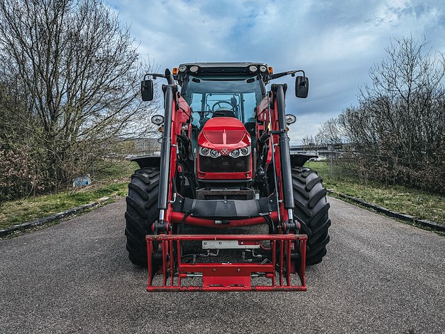Land- of bosbouwtrekker, massey ferguson, 5435, 2016, met voorlader, ålö mf 946 - afbeelding 38 van  39