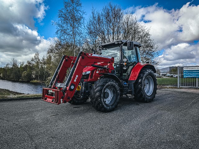 Land- of bosbouwtrekker, massey ferguson, 5711 sl, 2016, met voorlader, ålö mf 946 - afbeelding 1 van  44
