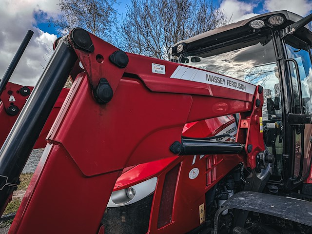 Land- of bosbouwtrekker, massey ferguson, 5711 sl, 2016, met voorlader, ålö mf 946 - afbeelding 15 van  44
