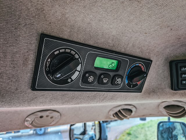 Land- of bosbouwtrekker, massey ferguson, 5711 sl, 2016, met voorlader, ålö mf 946 - afbeelding 35 van  44