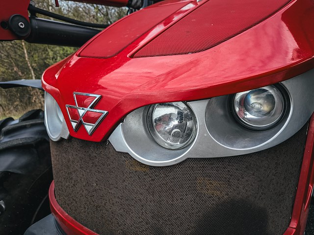 Land- of bosbouwtrekker, massey ferguson, 5711 sl, 2016, met voorlader, ålö mf 946 - afbeelding 2 van  46