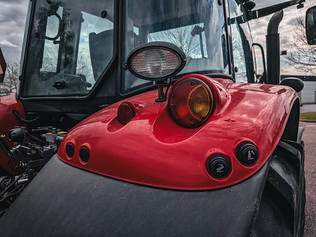 Land- of bosbouwtrekker, massey ferguson, 5711 sl, 2016, met voorlader, ålö mf 946 - afbeelding 13 van  46