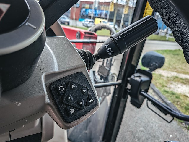 Land- of bosbouwtrekker, massey ferguson, 5711 sl, 2016, met voorlader, ålö mf 946 - afbeelding 28 van  46