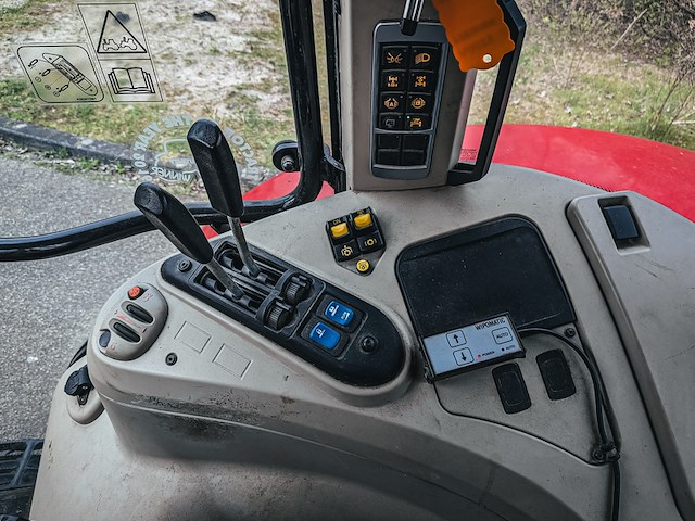 Land- of bosbouwtrekker, massey ferguson, 5711 sl, 2016, met voorlader, ålö mf 946 - afbeelding 31 van  46