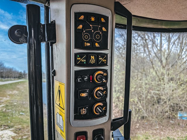 Land- of bosbouwtrekker, massey ferguson, 5711 sl, 2016, met voorlader, ålö mf 946 - afbeelding 32 van  46