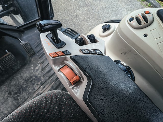 Land- of bosbouwtrekker, massey ferguson, 5711 sl, 2016 - afbeelding 24 van  39