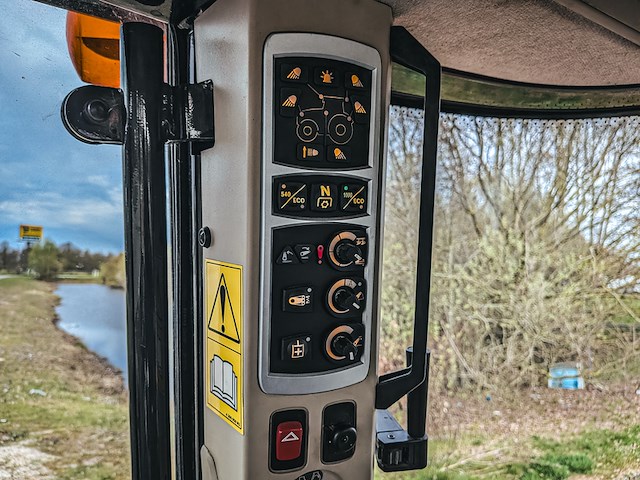 Land- of bosbouwtrekker, massey ferguson, 5711 sl, 2016 - afbeelding 26 van  39