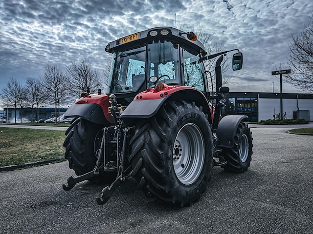 Land- of bosbouwtrekker, massey ferguson, 5711 sl, 2016 - afbeelding 35 van  39