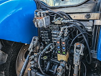 Land- of bosbouwtrekker met voorlader new holland, t6060, bouwjaar 2006 - afbeelding 14 van  30